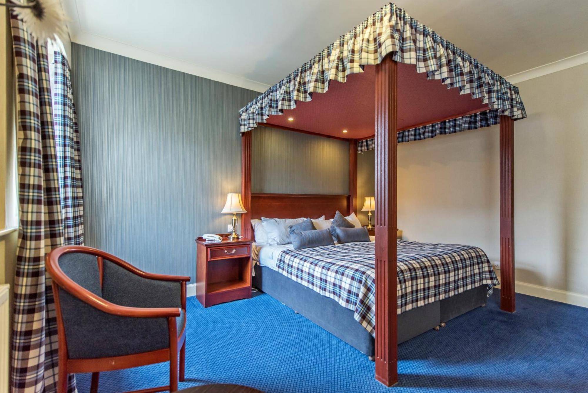 Double Room with Four Poster Bed,665379327:JPEG