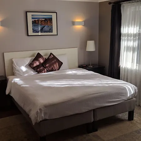 MacLean Guest House-3
